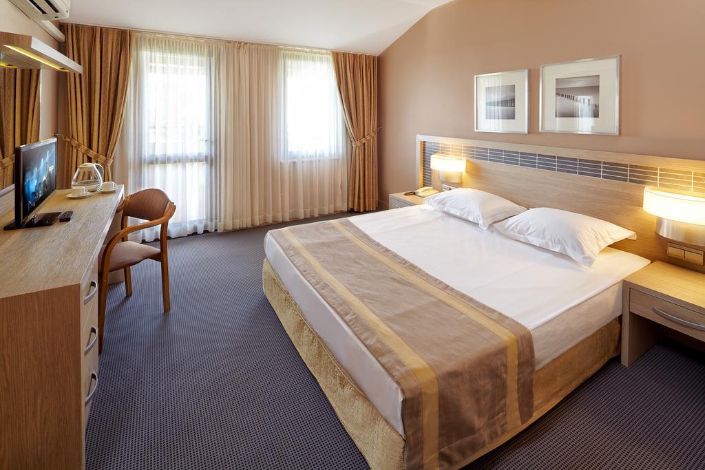 Pam Thermal Hotel Clinic & Spa Pamukkale Room photo A room at the hotel